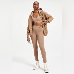 GOOD AMERICAN 2-Piece Essential Scoop Bra and High-Rise Leggings Set